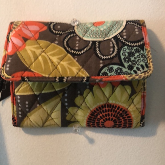 Vera Bradley Crossbody Purse in “Perfect Petals” Pattern - Picture 7 of 8